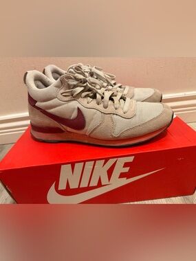 Nike Sneakers